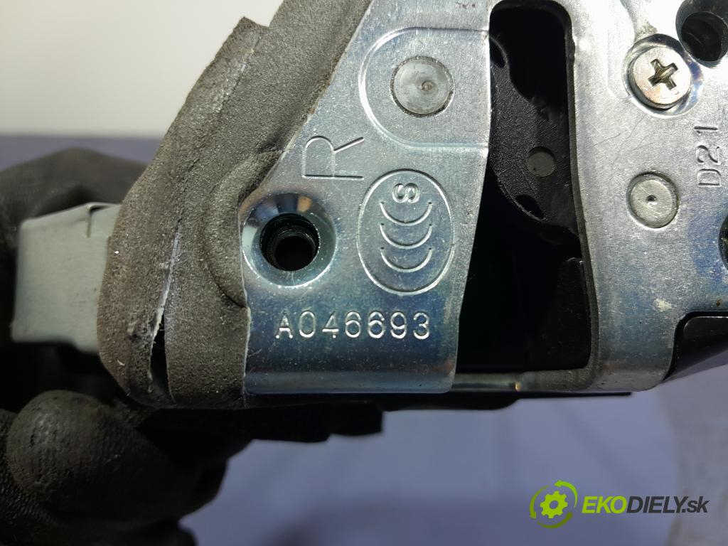 Lexus IS 2018 zámek dveře Zad: v pravo: 01