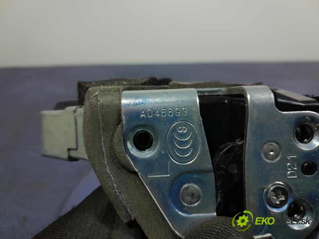 Lexus IS 2018 zámek dveře Zad: Levý: 01