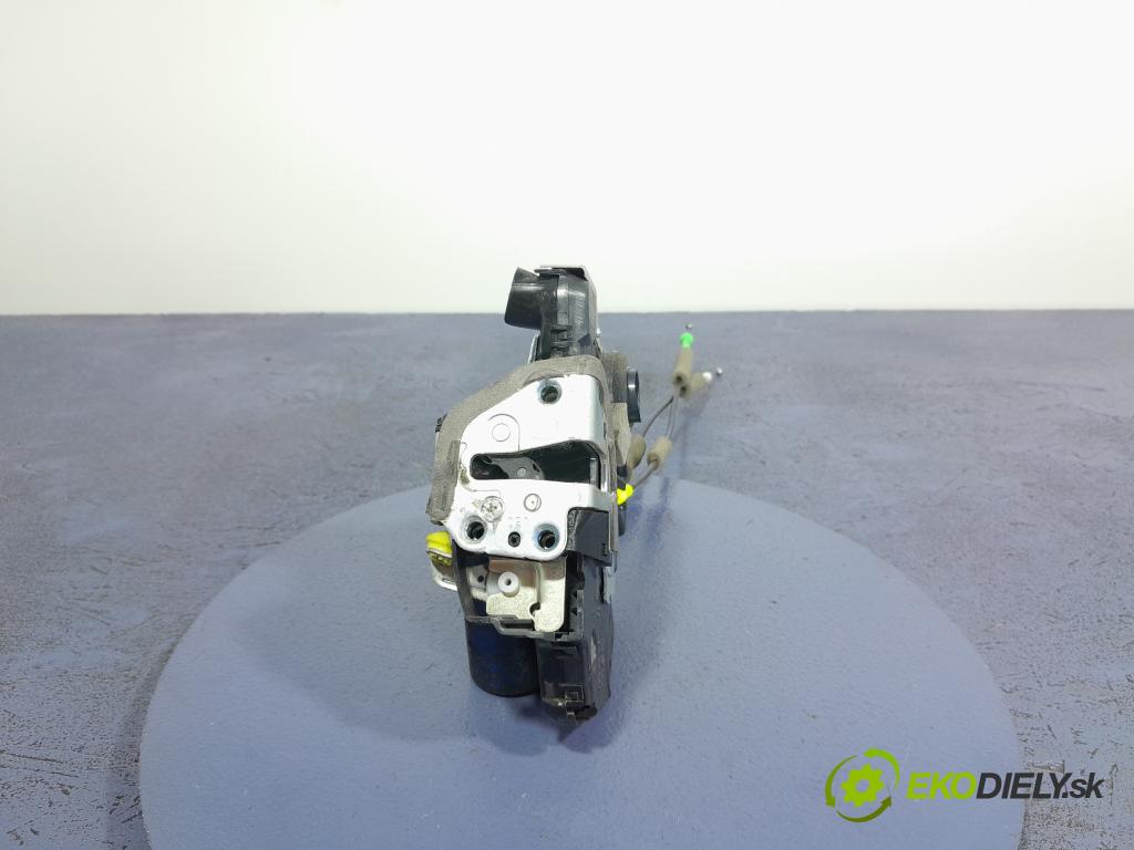 Lexus IS 2018 zámek dveře před Levý: 01