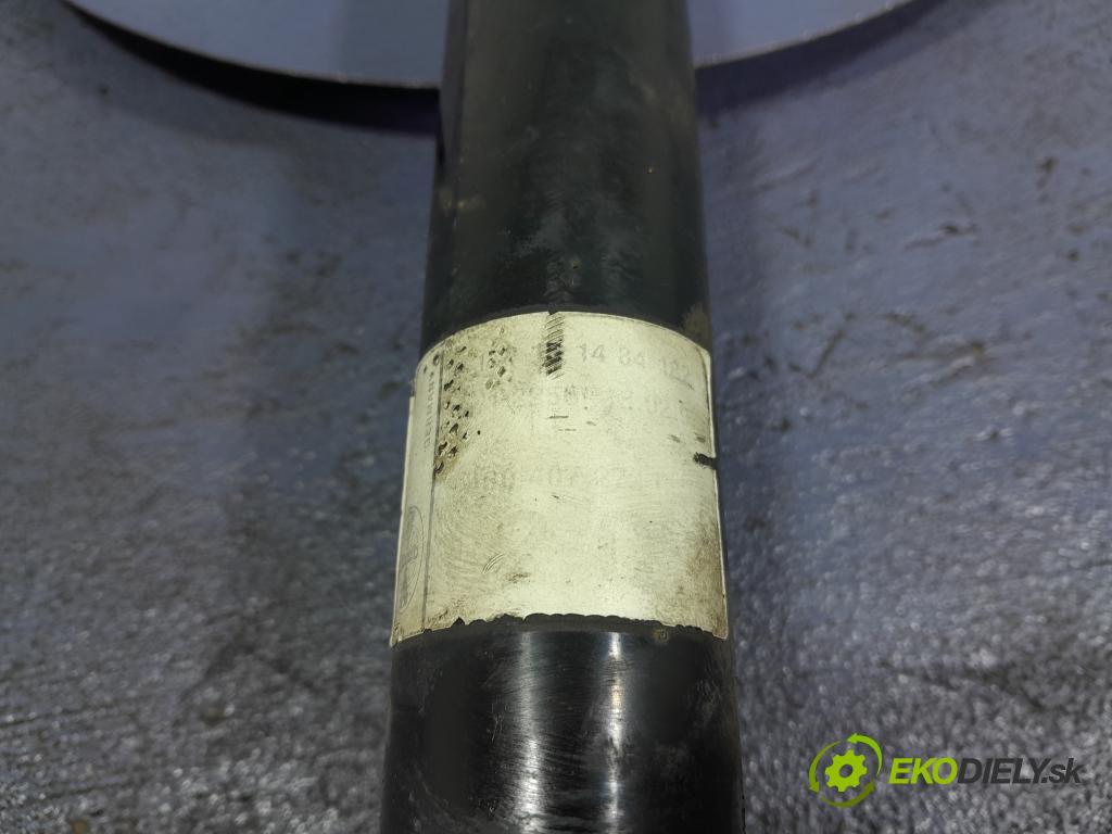 Audi A6 1997 poloos Prava: Predné 4B0407272