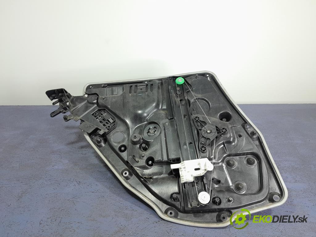 Mercedes S-klasa 2019 mechanismus stahování Sklenka: Zad: v pravo: A2139051400