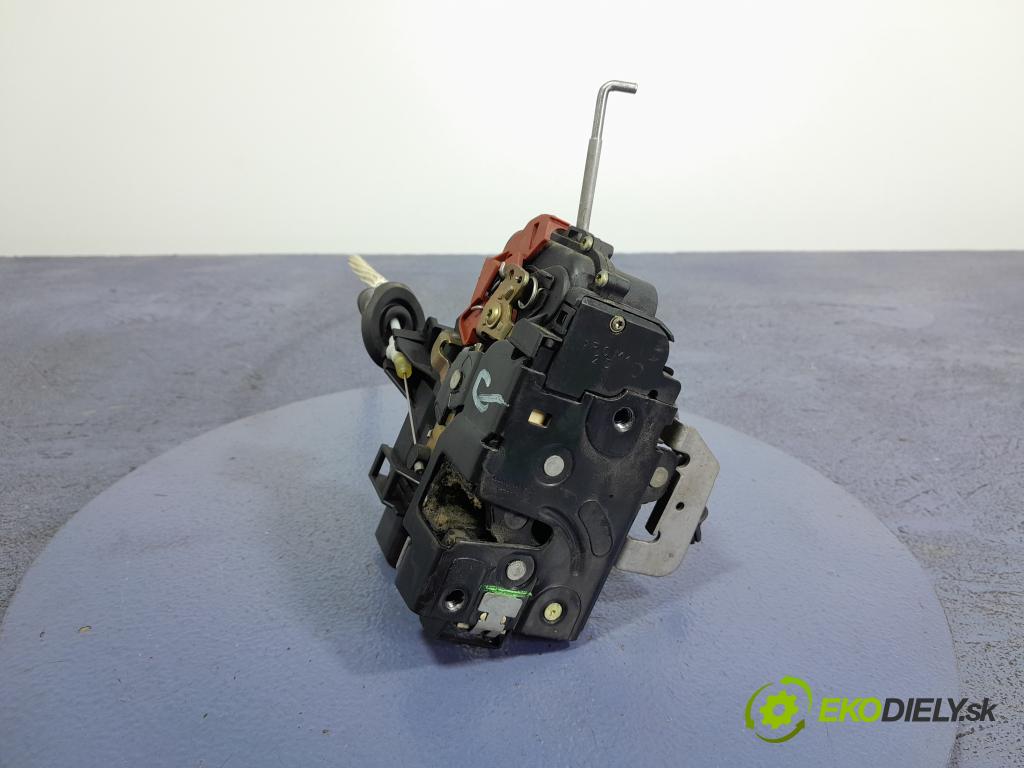 Audi A2 2002 zámek dveře před v pravo: 8Z1837016E