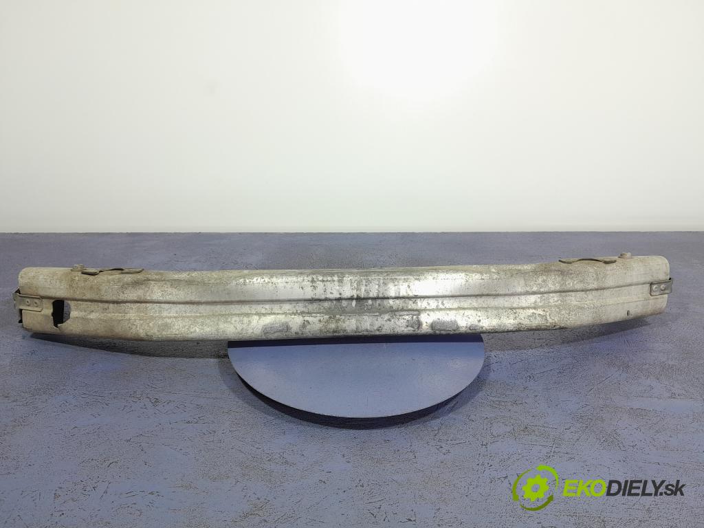 Audi A4 2005 výztuha narazník před 01
