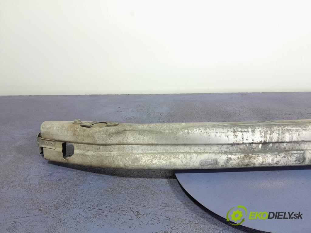 Audi A4 2005 výztuha narazník před 01