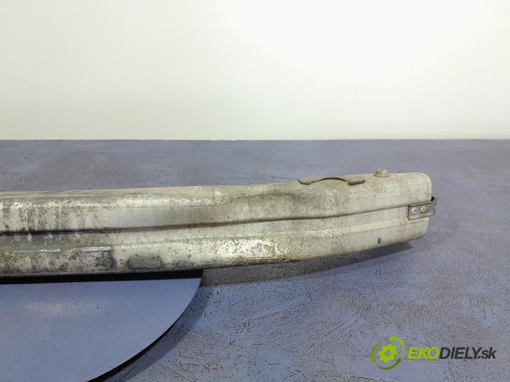 Audi A4 2005 výztuha narazník před 01