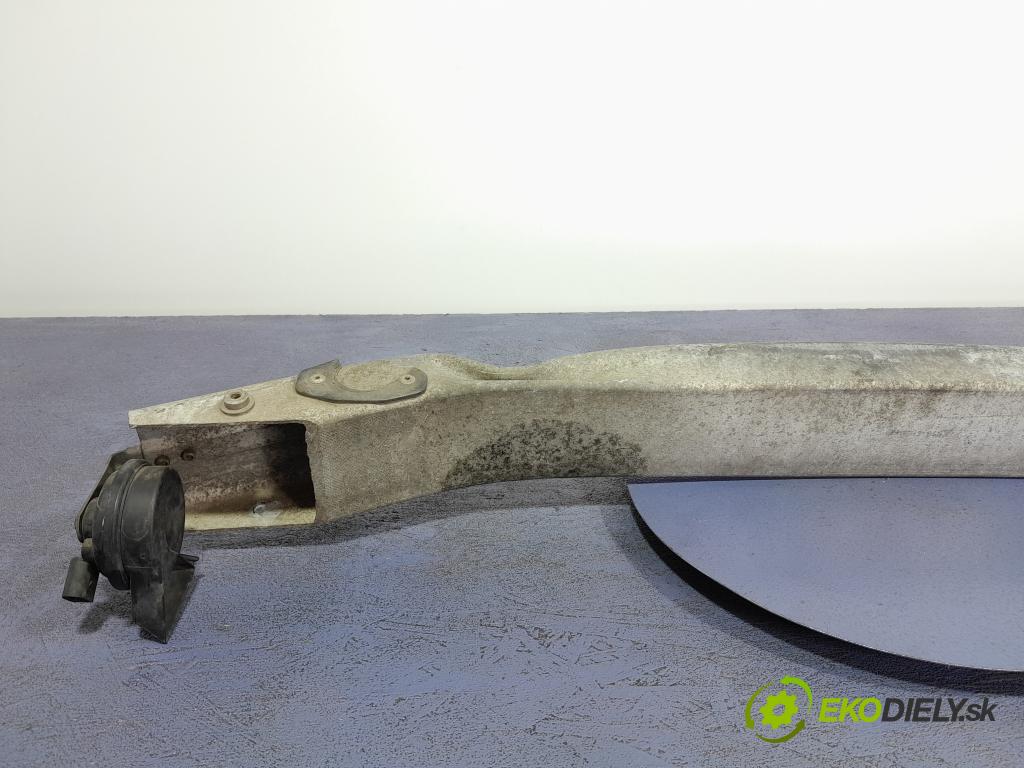 Audi A4 2005 výztuha narazník před 01