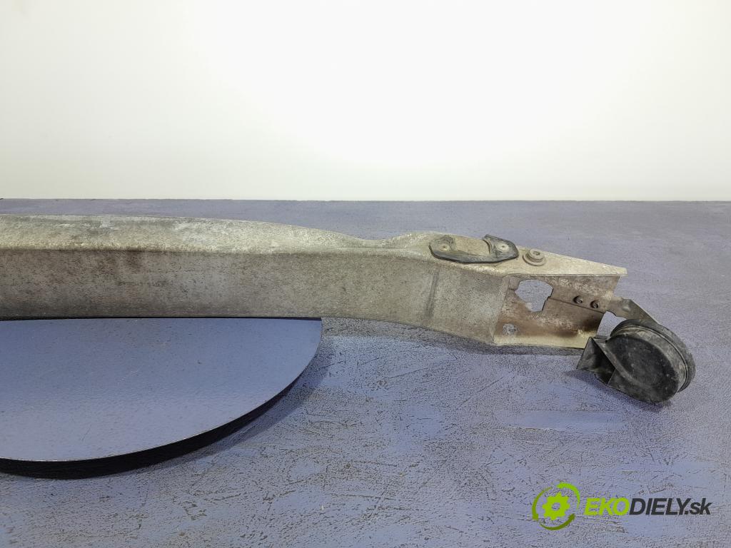 Audi A4 2005 výztuha narazník před 01