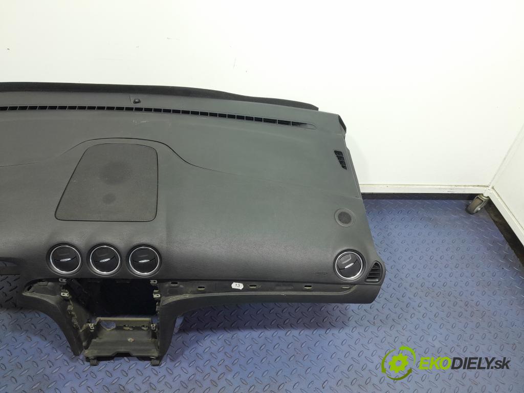Ford Galaxy 2010 kokpit,pristrojová doska 01
