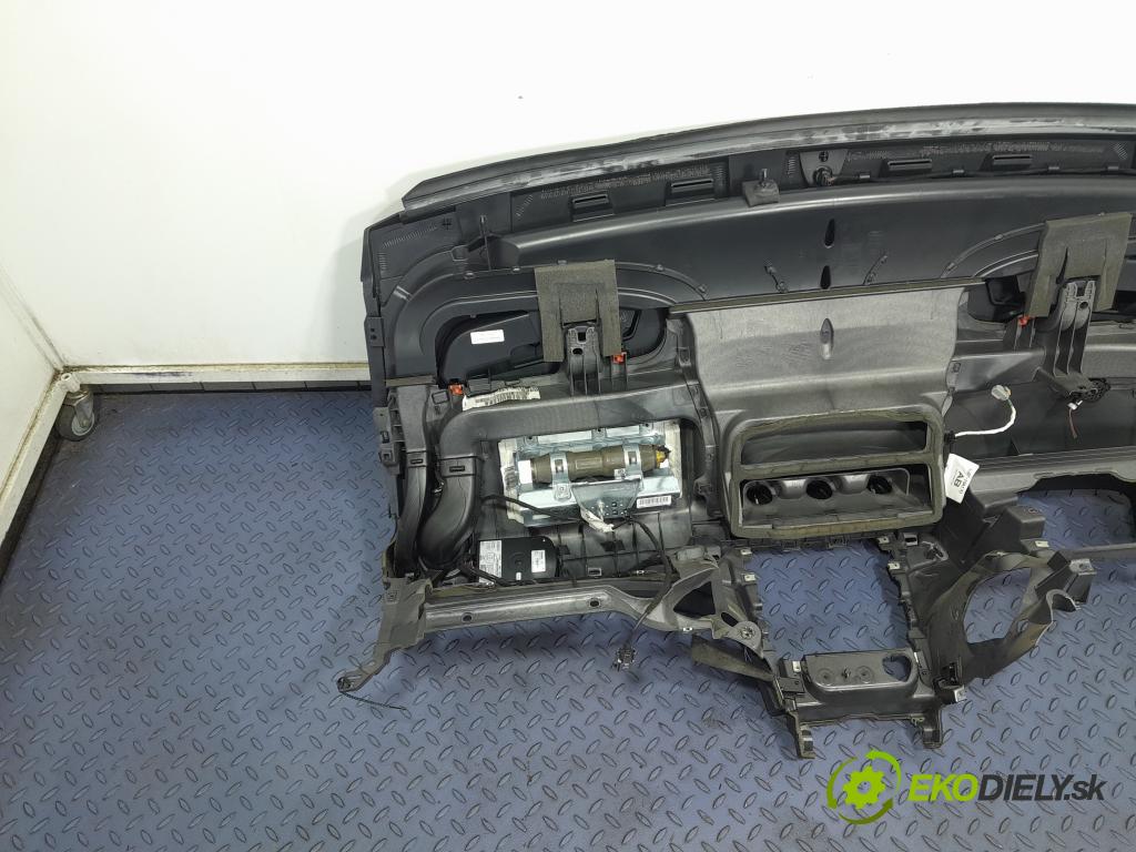Ford Galaxy 2010 kokpit,pristrojová doska 01