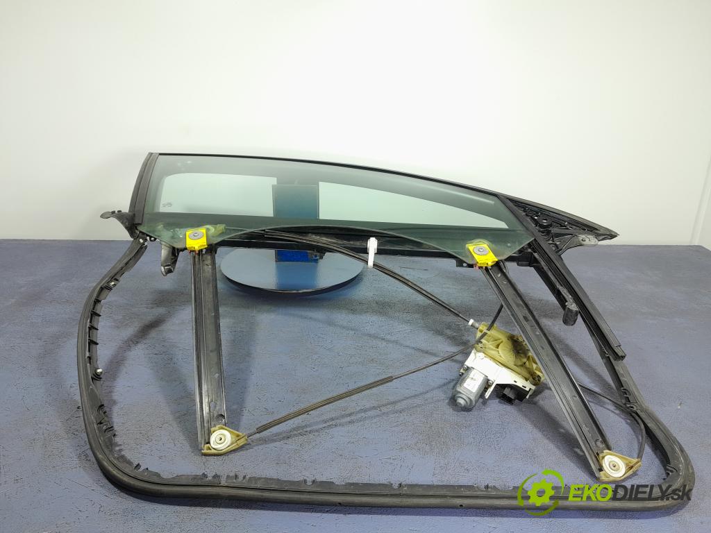 Audi A6 2006 mechanismus stahování Sklenka: před v pravo: 4F0837630