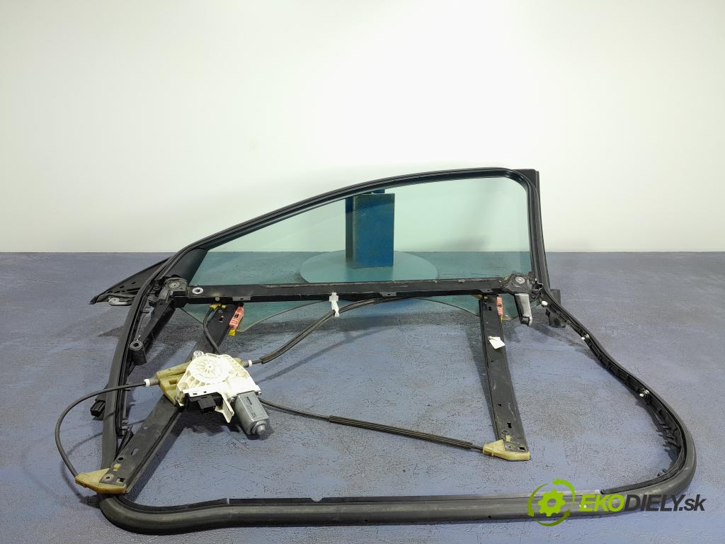 Audi A6 2006 mechanismus stahování Sklenka: před v pravo: 4F0837630