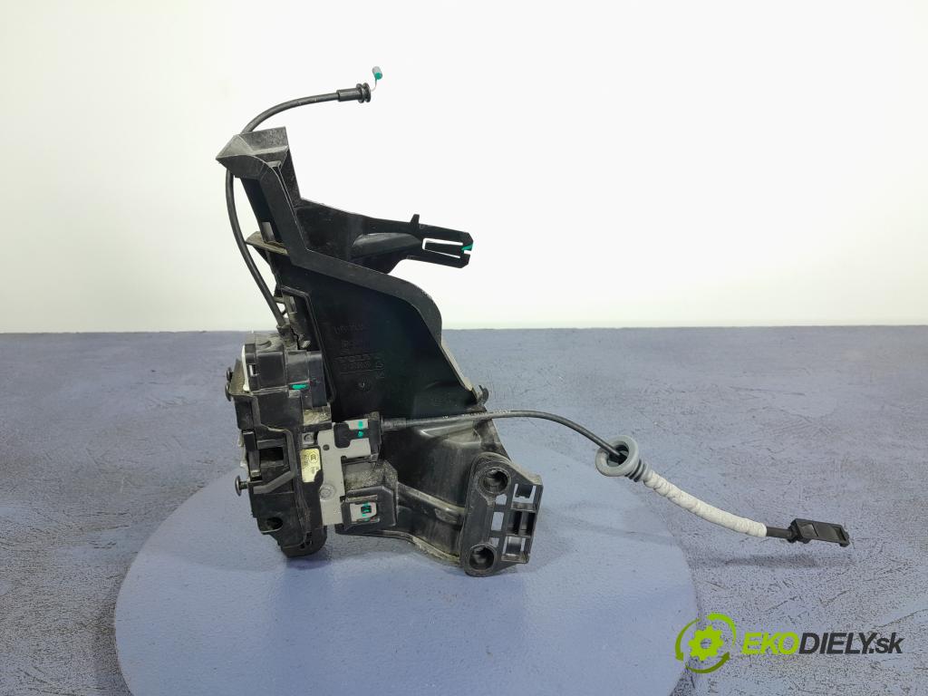 Volvo S90 2017 zámek dveře před Levý: 31349894