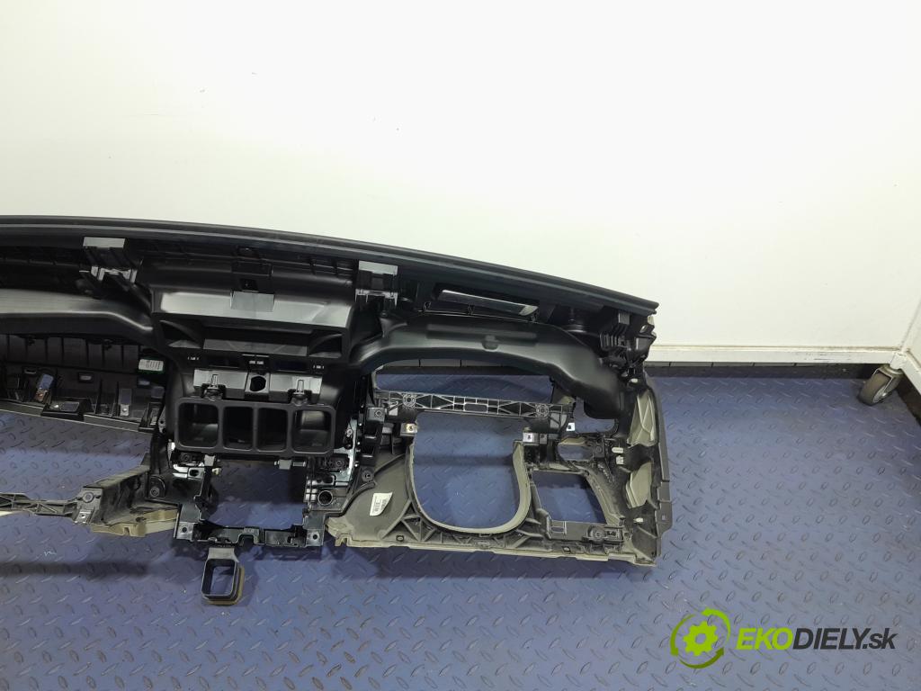 Volvo S90 2017 kokpit,pristrojová doska 01