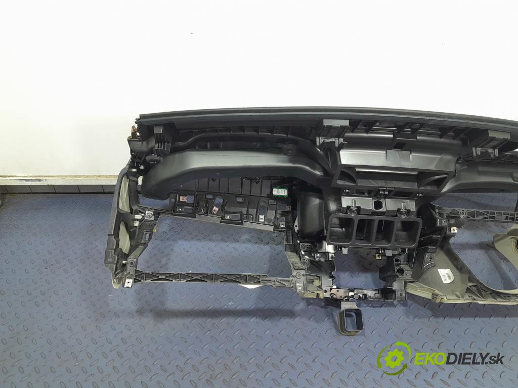 Volvo S90 2017 kokpit,pristrojová doska 01