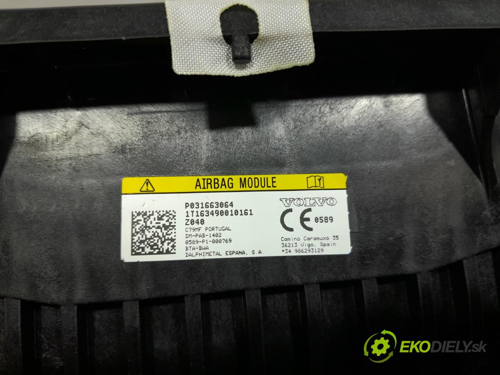 Volvo S90 2017 kokpit,pristrojová doska 01