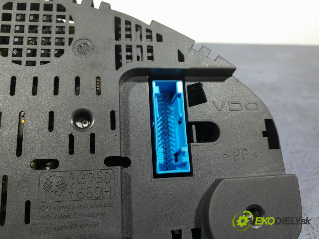 Audi A6 2000 prístrojovka/ budíky 4B0920930K