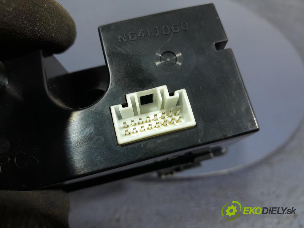 Mitsubishi Colt 2005 displej Radio / GPS MR587777