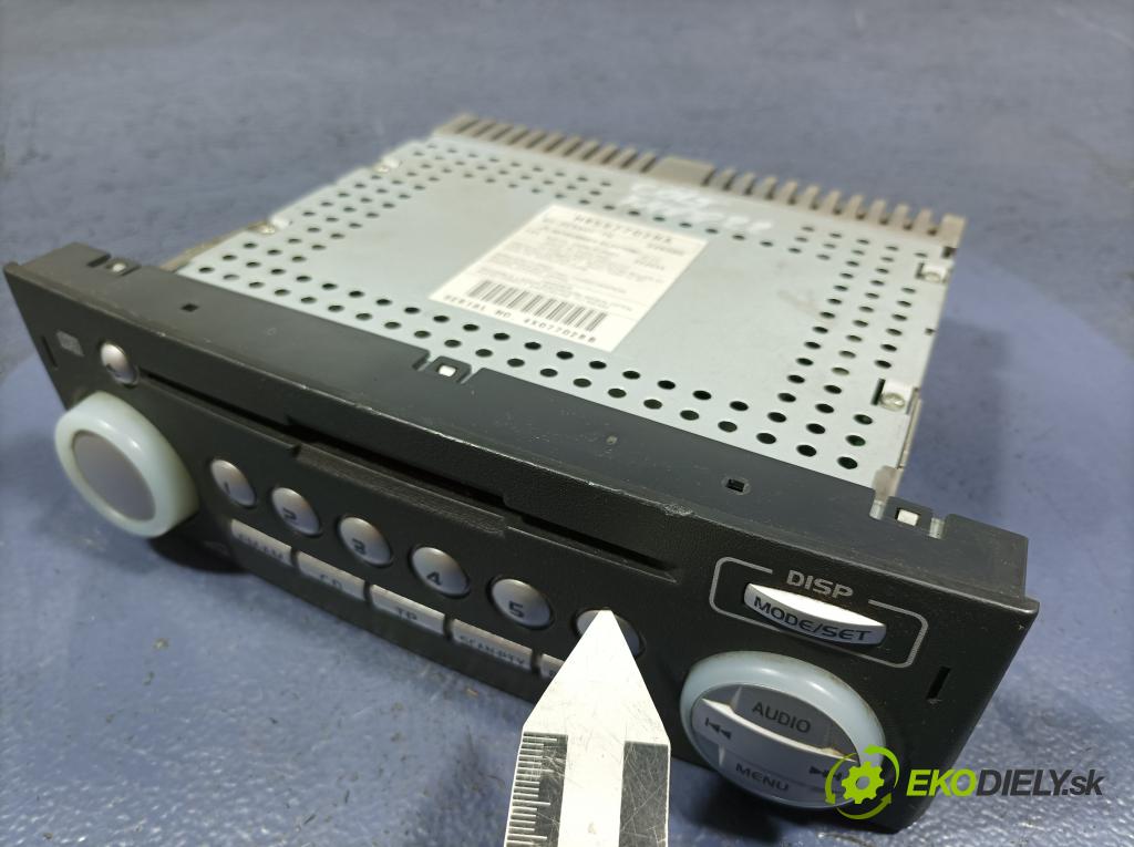 Mitsubishi Colt 2005 Radio I Navigácia: MR587702