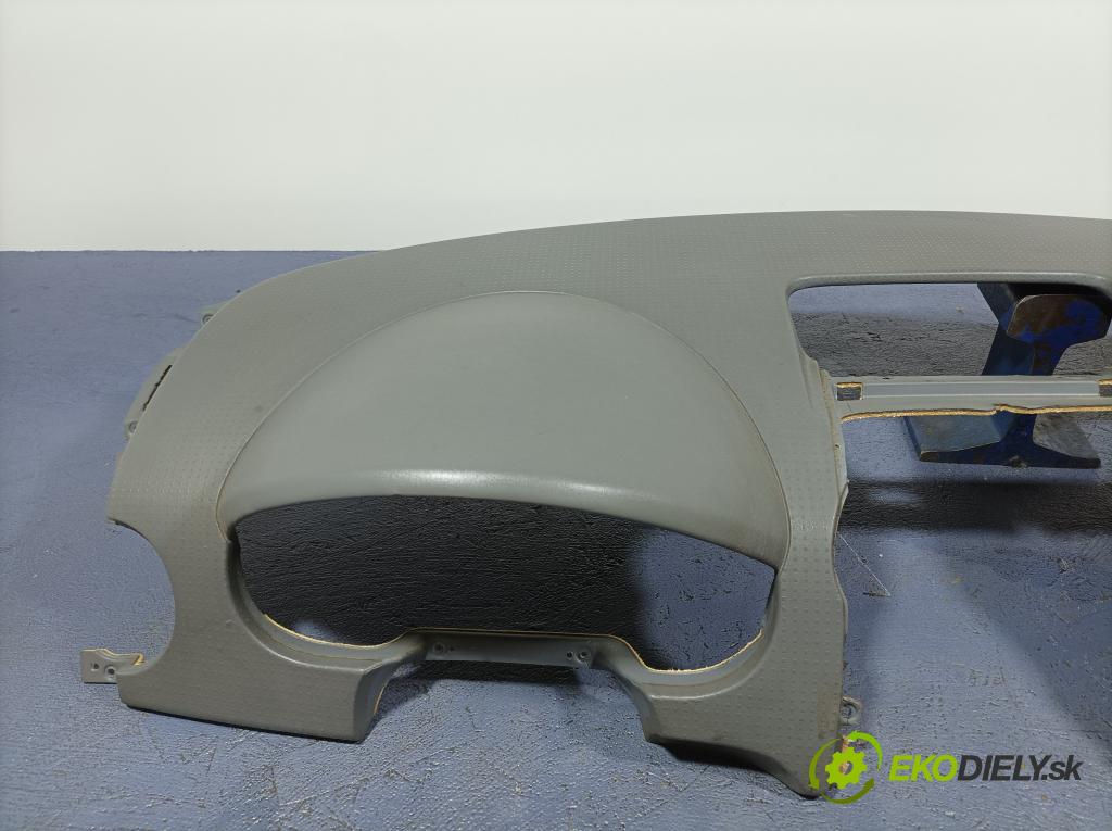 Mitsubishi Colt 2005 kokpit,pristrojová doska 01