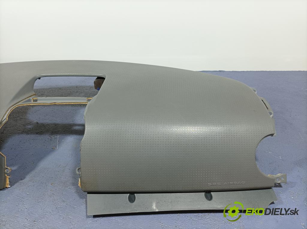 Mitsubishi Colt 2005 kokpit,pristrojová doska 01