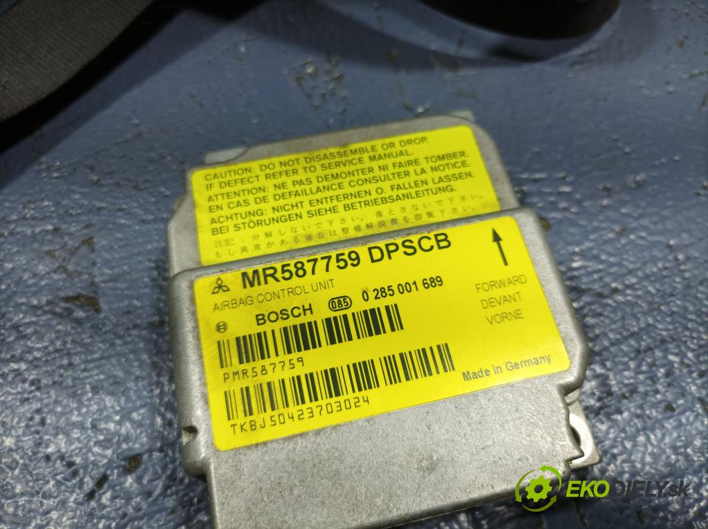 Mitsubishi Colt 2005 kokpit,pristrojová doska 01