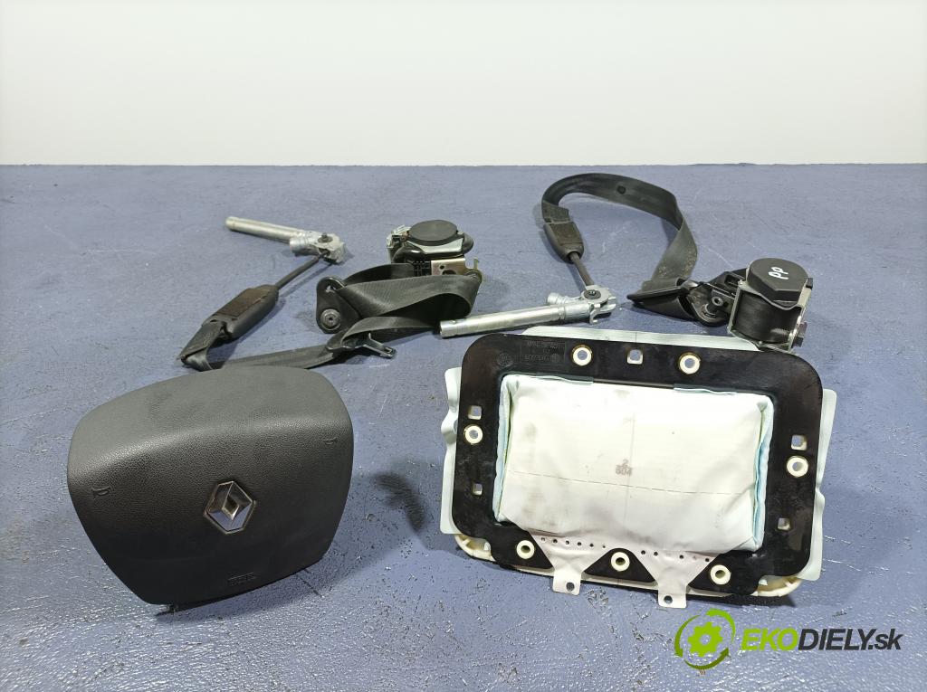 Renault Megane 2009 kokpit,pristrojová doska 01