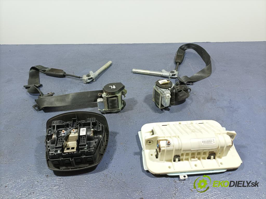 Renault Megane 2009 kokpit,pristrojová doska 01