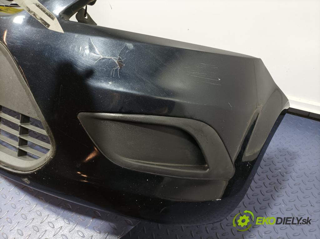 Ford Focus 2009 nárazník před 01