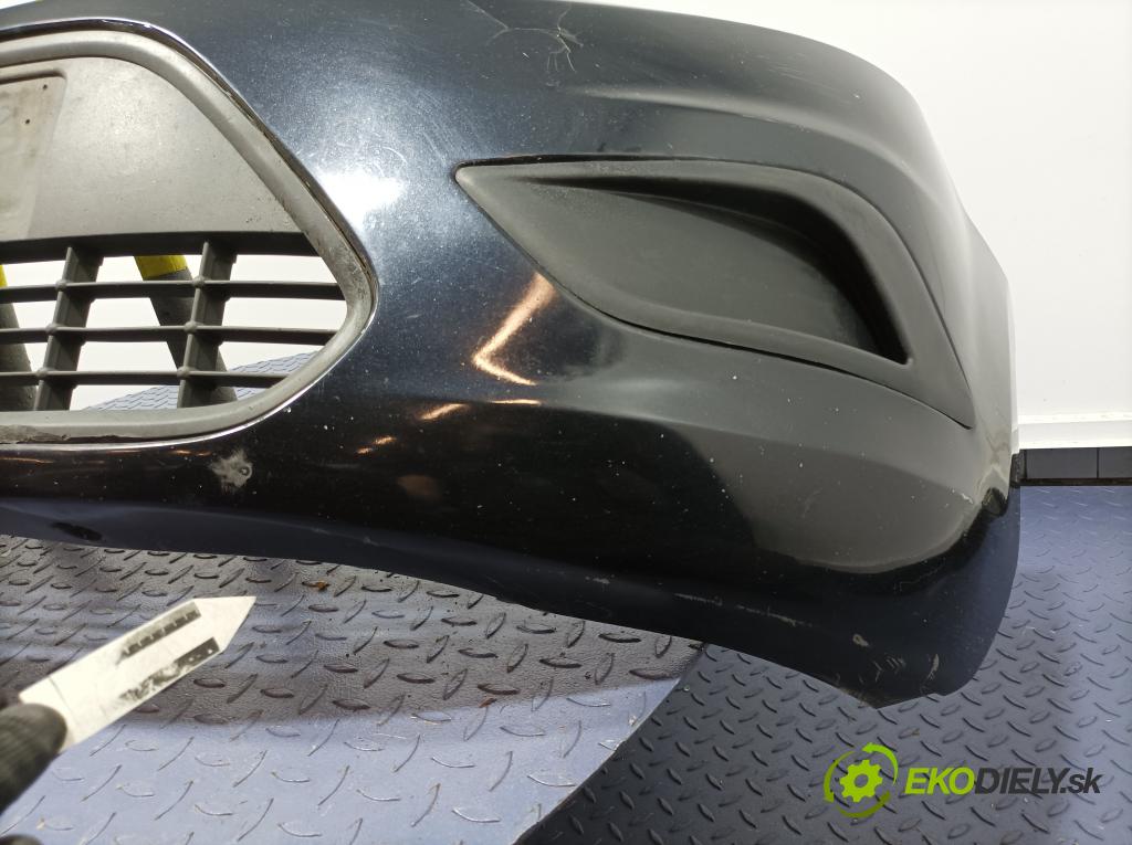 Ford Focus 2009 nárazník před 01