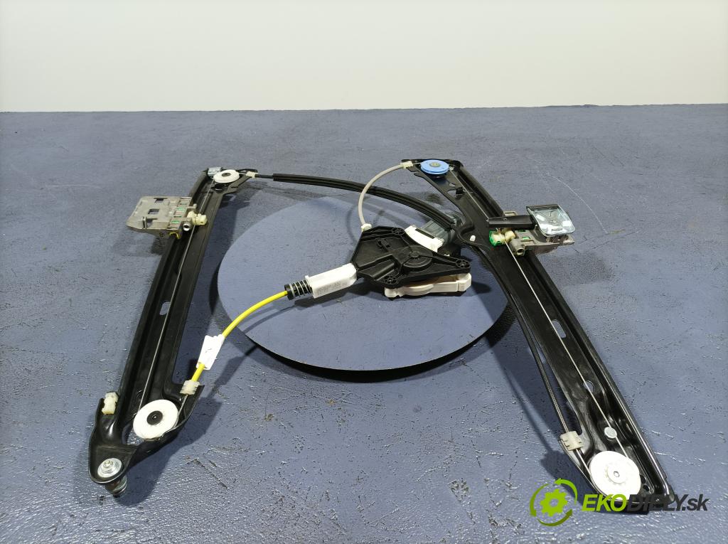 Audi A7 2023 mechanismus stahování Sklenka: před v pravo: 4K8837462