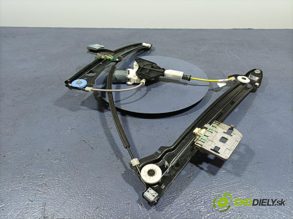 Audi A7 2023 mechanismus stahování Sklenka: před v pravo: 4K8837462