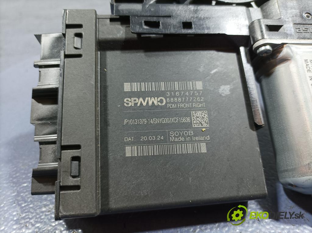 Volvo Xc40 2024 mechanismus stahování Sklenka: před v pravo: 31674757