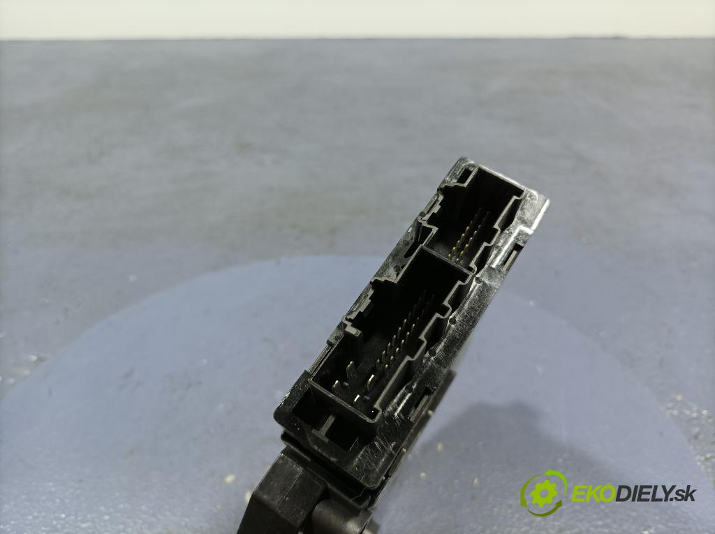 Volvo Xc40 2024 mechanismus stahování Sklenka: před v pravo: 31674757