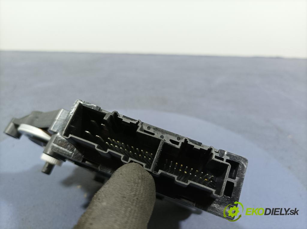 Volvo Xc40 2024 mechanismus stahování Sklenka: před v pravo: 31674757