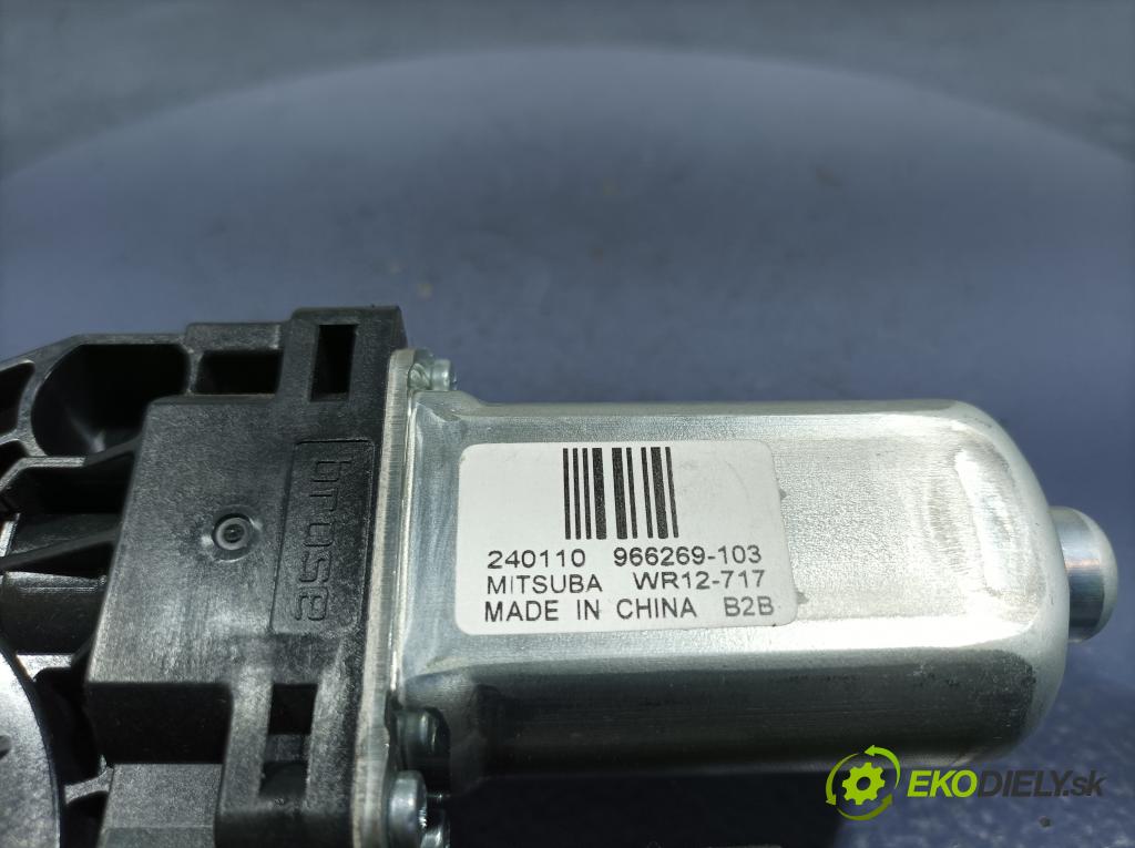 Volvo Xc40 2024 mechanismus stahování Sklenka: před v pravo: 31674757