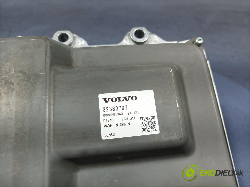 Volvo Xc40 2024 řídící jednotka Motor: 32383797