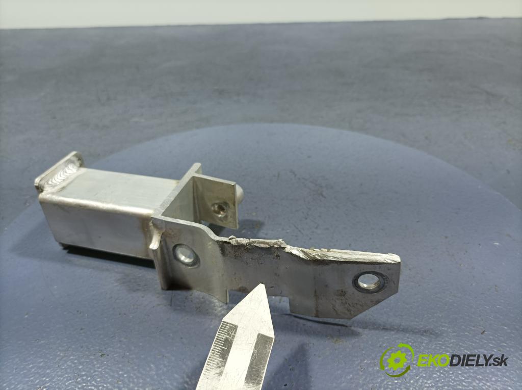 Volvo Xc40 2024 výztuha narazník před 32283253
