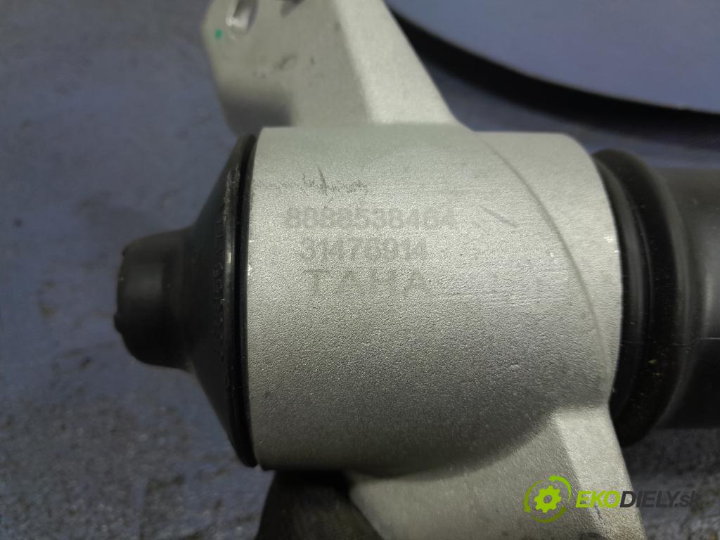 Volvo Xc40 2024 tlmič zad Vľavo.: 32221534