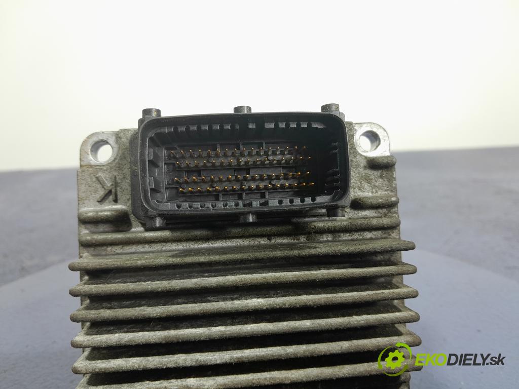 Opel Meriva 2003 řídící jednotka Motor: 12214830 DXBC