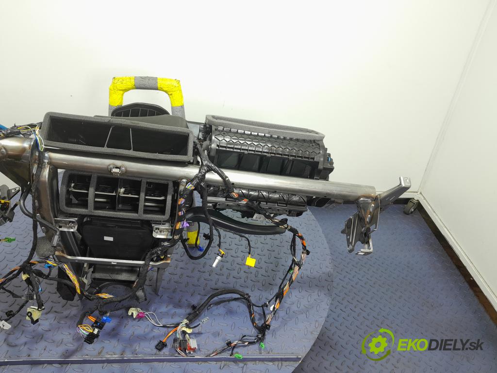 Volvo Xc40 2024 radiator 32329501