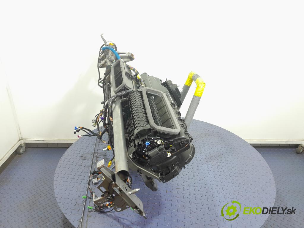 Volvo Xc40 2024 radiator 32329501