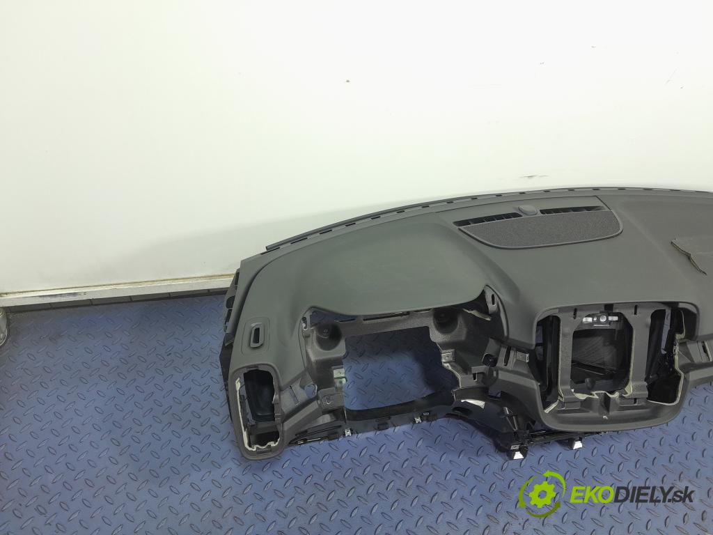 Volvo Xc40 2024 kokpit,pristrojová doska 01