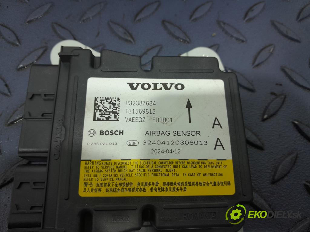 Volvo Xc40 2024 kokpit,pristrojová doska 01