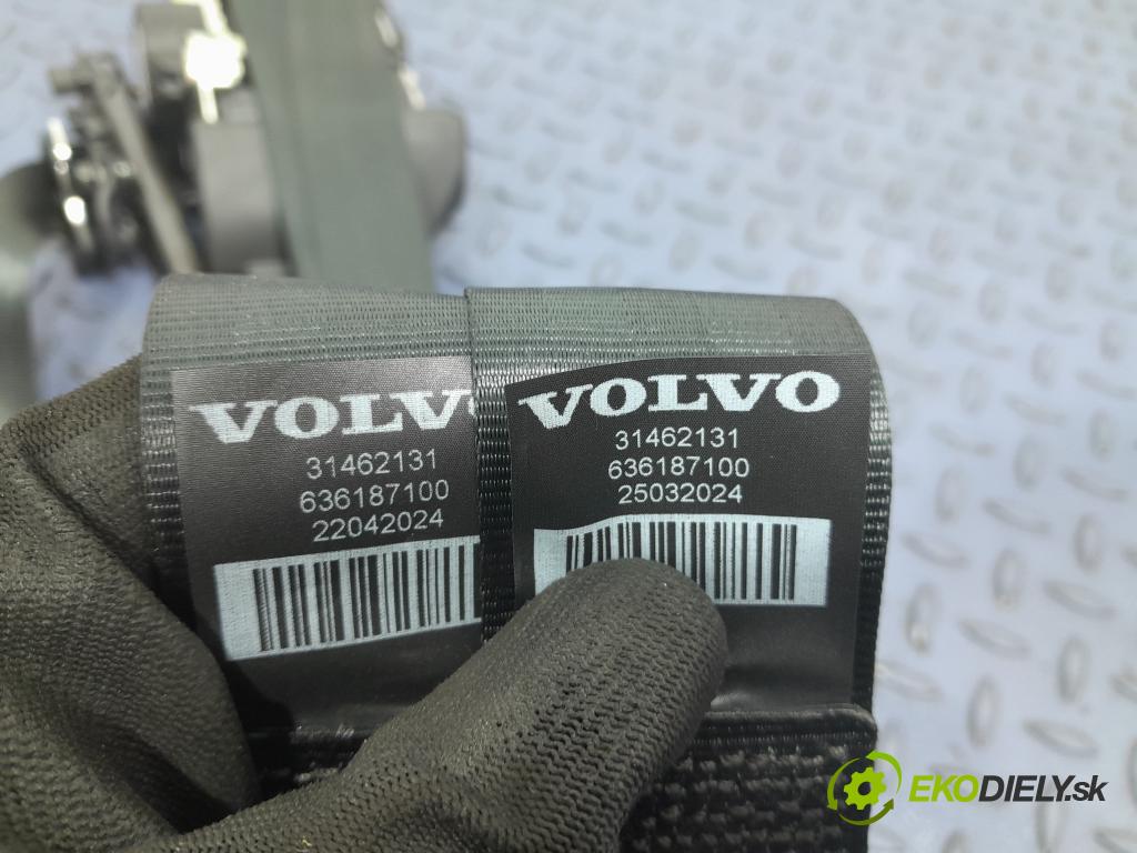 Volvo Xc40 2024 kokpit,pristrojová doska 01