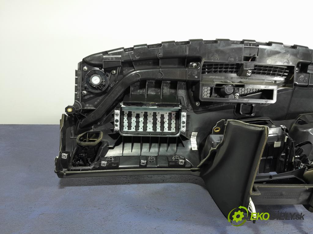 Audi A4 2008 kokpit,pristrojová doska 01