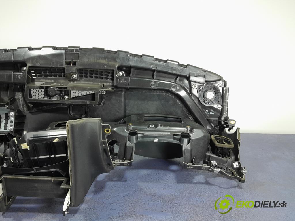 Audi A4 2008 kokpit,pristrojová doska 01