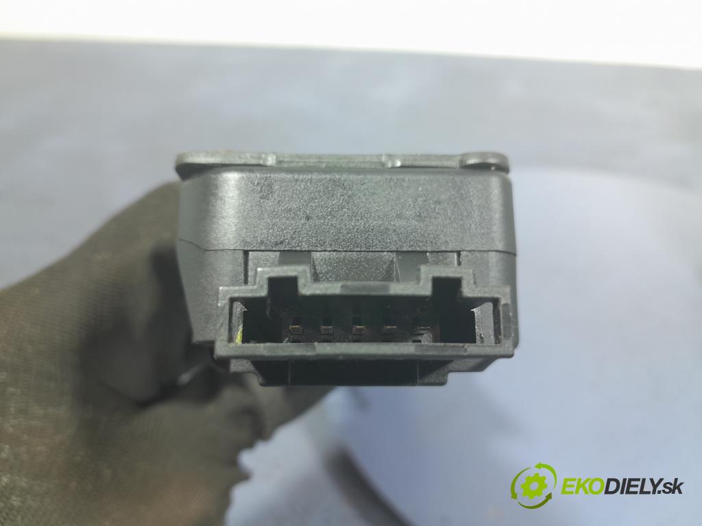 Audi A6 2013 zámek Klapky: kufr 4F9827383