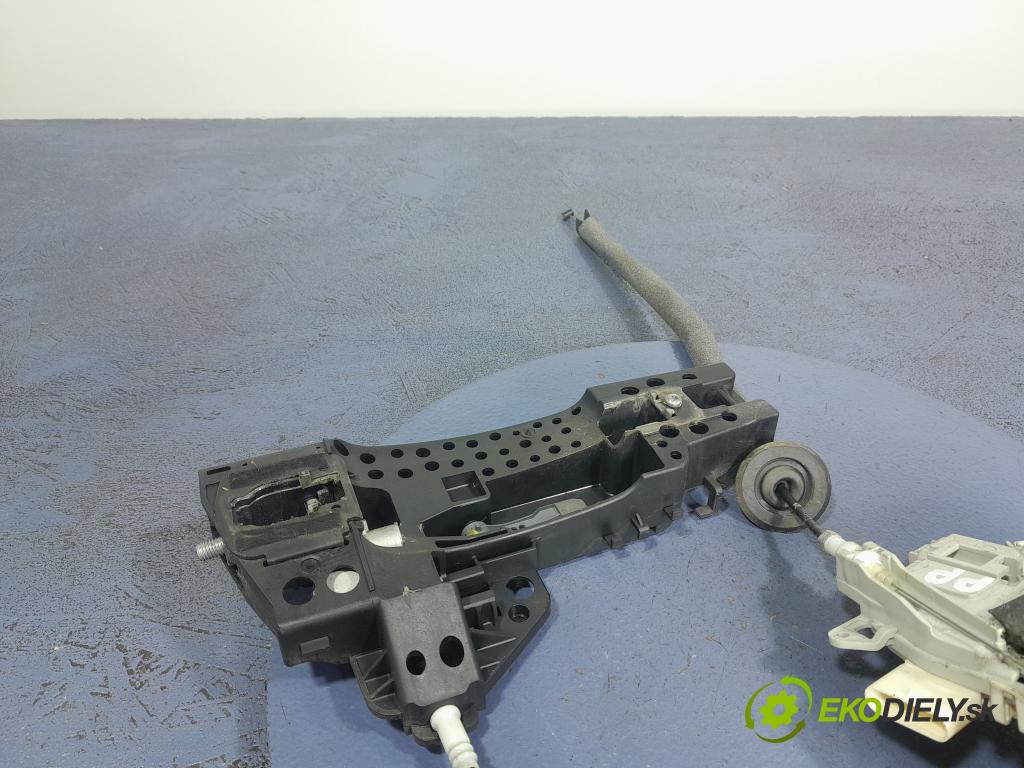 Audi A6 2013 zámek dveře před v pravo: 8J1837016C