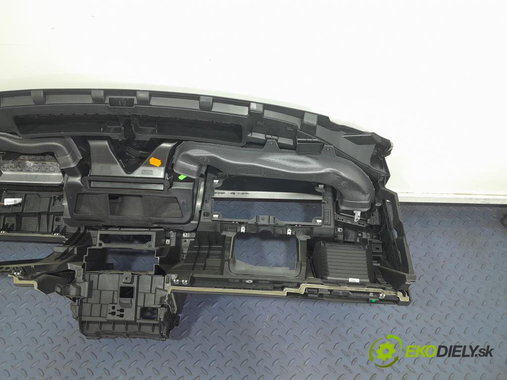 Vw Passat 2017 kokpit,přistrojova deska 01