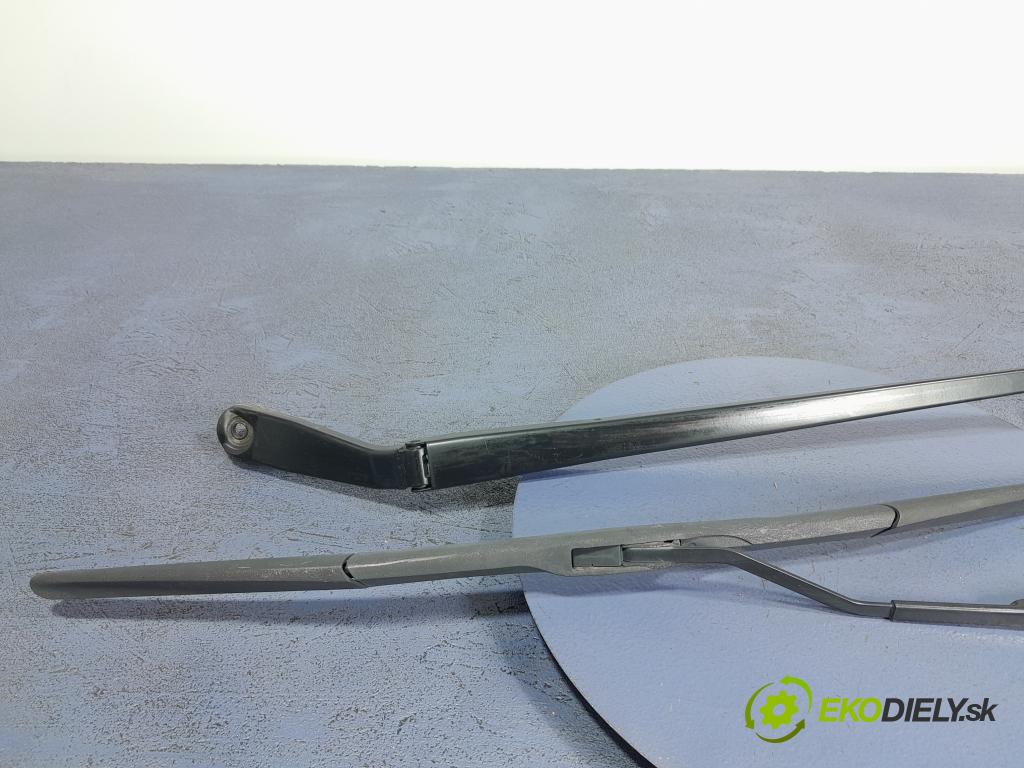 Suzuki Sx4 2015 Rameno: Stierače: Predné 01